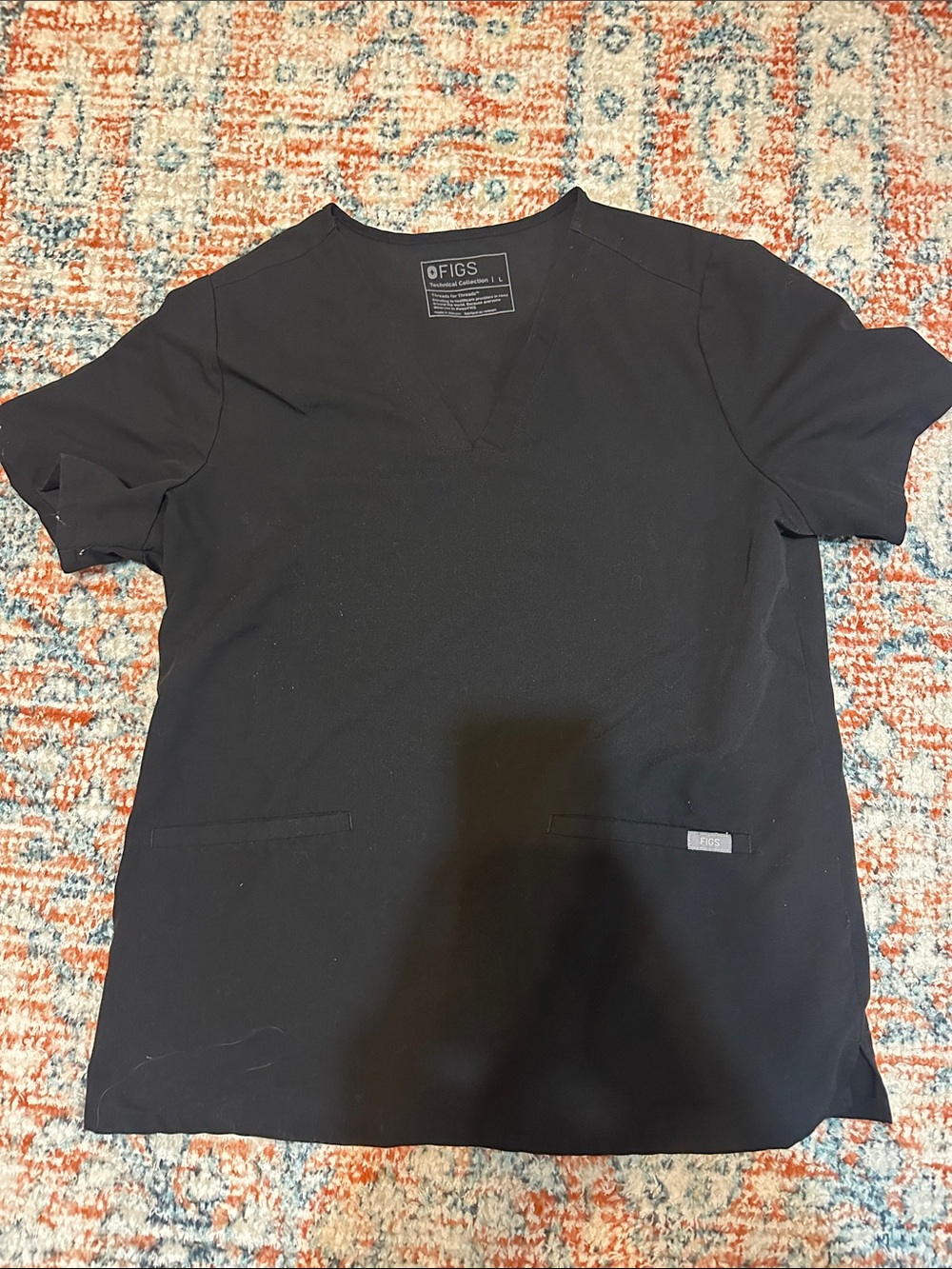 Figs Women’s Black Short Sleeve V‑Neck Scrub Top